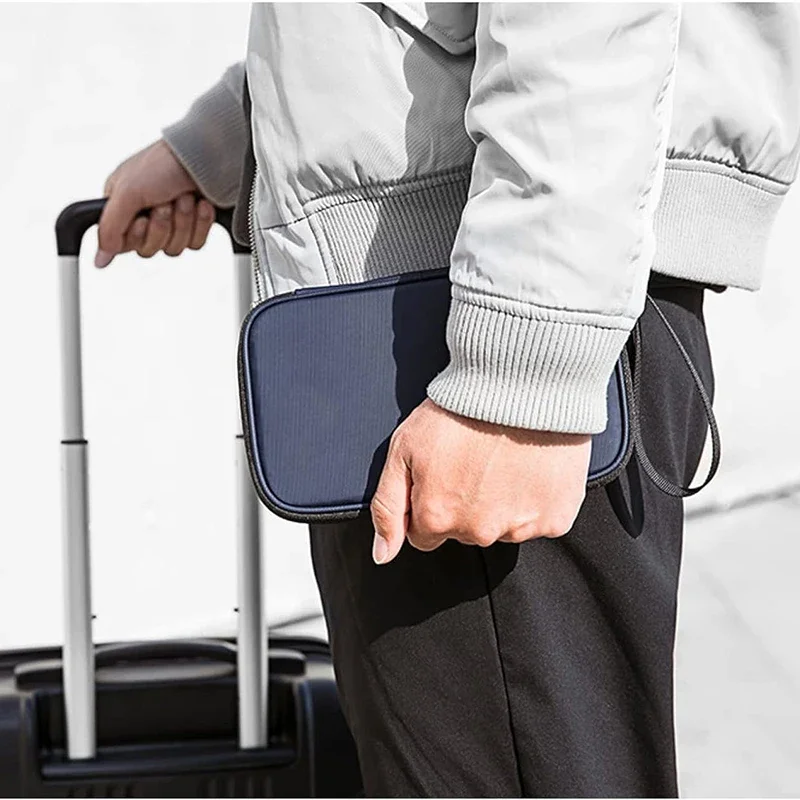Lekki pokrowiec na paszport po – Men Accessories For Wrist recenzja i cena